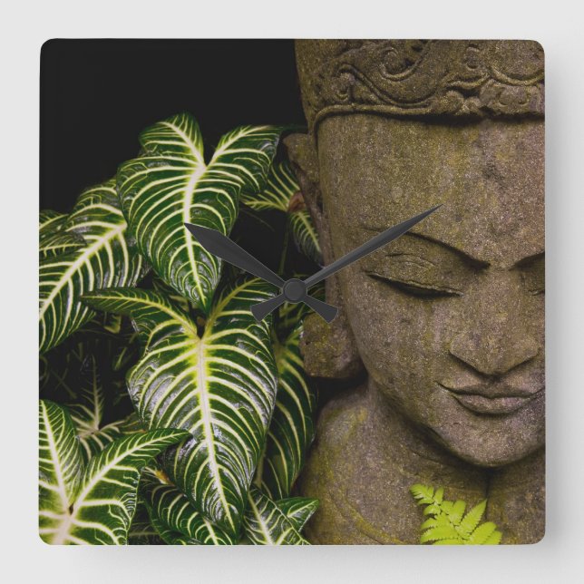 Statue in einem Garten Informationen: Chiang Ma Quadratische Wanduhr (Vorderseite)