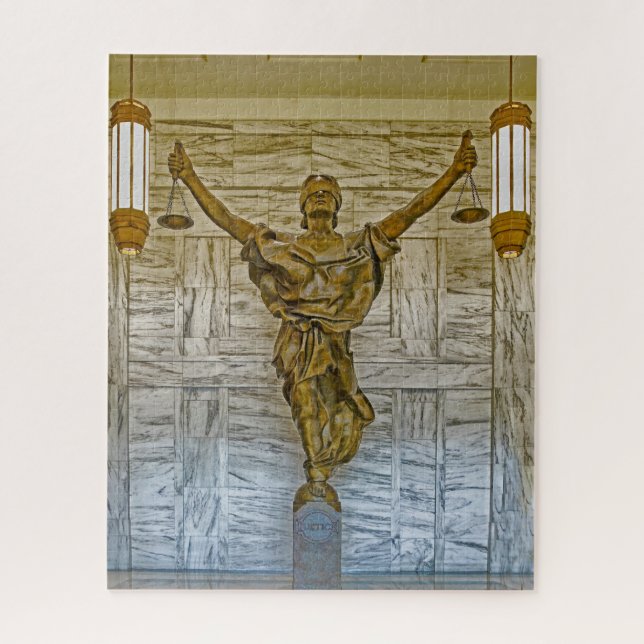 Statue of Justice New York. Puzzle (Vertikal)