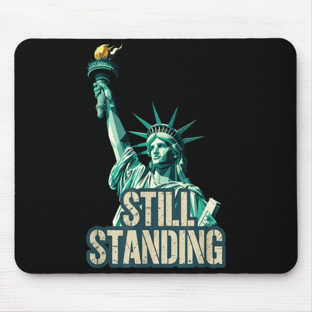 Statue of Liberty steht noch immer USA Stolz Mousepad (Vorne)