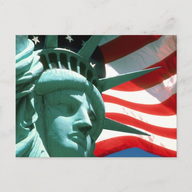 STATUE OF LIBERTY with AMERICAN FLAG Postkarte (Vorderseite)