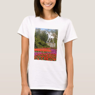 Statue und Tulpen T-Shirt