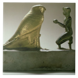 Statue von König Taharqa den Falkegott anbetend Fliese