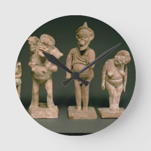 Statuetten der Schauspieler und der Runde Wanduhr