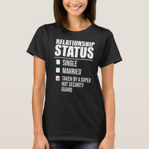 Status der Beziehungen als Hot Security Guard Vale T-Shirt