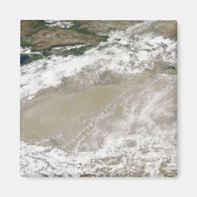 Staub und Wolken schweben über dem Taklimakan Des Magnet (Vorne)