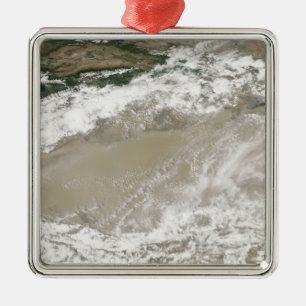 Staub und Wolken schwebten über dem Taklimakan DE Silbernes Ornament