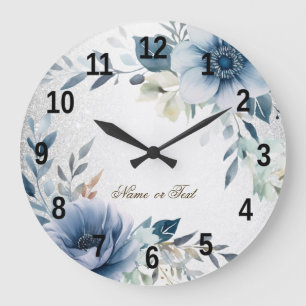 Staubblau Aquarell Blumen Silber Elegant Große Wanduhr