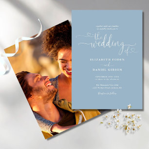 Staubblau Elegante Herzen Schriftzug Foto-Hochzeit Einladung