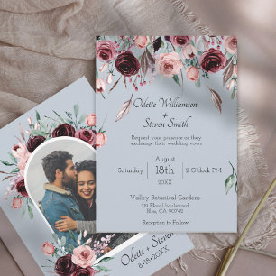Staubblau und Burgunder Blumenfoto-Tor Hochzeit Einladung