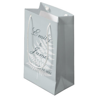 Staubblau Weiße Farne Hochzeitspaar Namen Kleine Geschenktüte