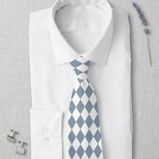 Staubblau-weißer Harlekin-Diamantenschlips Krawatte (Dusty blue and white classic diamond pattern wedding tie.)