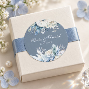 Staubblaue Blumen-Hochzeit-Aufkleber Namen Datum Runder Aufkleber