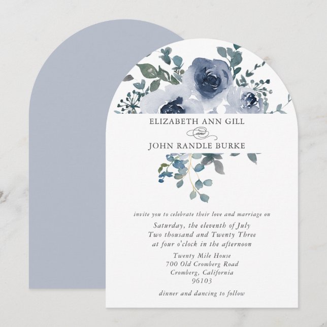 Staubblaue Blumen- und Graue Bogen-Hochzeitseinlad Einladung (Vorne/Hinten)
