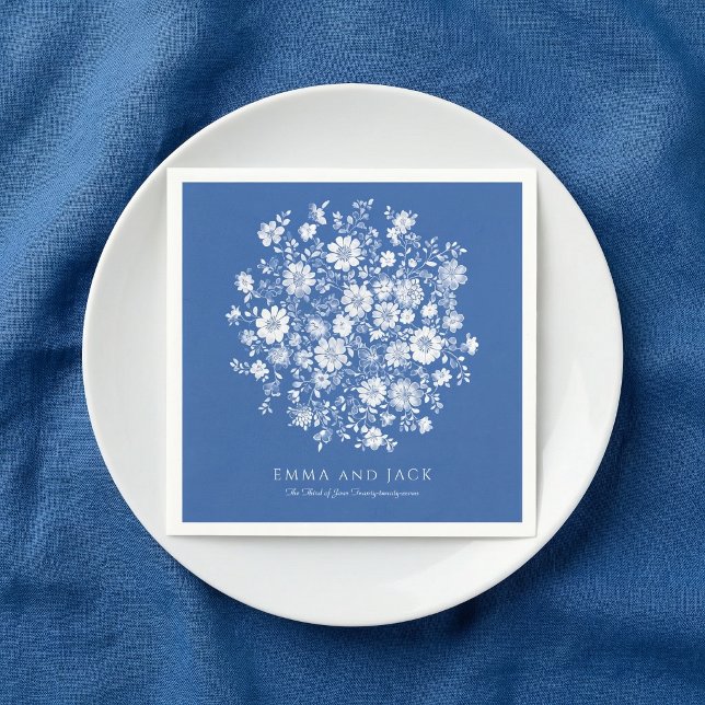 Staubblaue Blumengebinde-Hochzeitsnamen und -datum Serviette (Dusty Blue Floral Bouquet Wedding names and date Napkins)