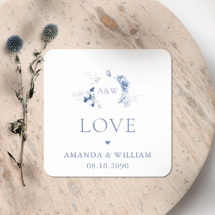 Staubblaue Blumenliebe-Hochzeitsaufkleber mit Name Quadratischer Aufkleber