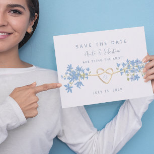 Staubblaue bohemianische Blumenhochzeit  Save The Date