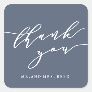 staubblaue Dankeschön-Aufkleber von mir und mrs Quadratischer Aufkleber