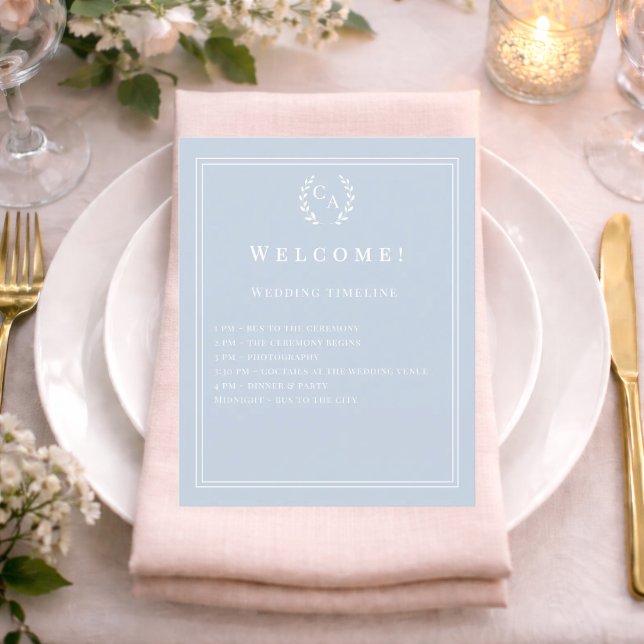 Staubblaue Hochzeitsprogramme mit Monogramm Detail (Von Creator hochgeladen)