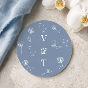 Staubblaue Monogramm-Blumenhochzeit Runder Aufkleber