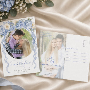 Staubblaue Monogramm-Foto-Hochzeit-Save-The-Date-P Postkarte