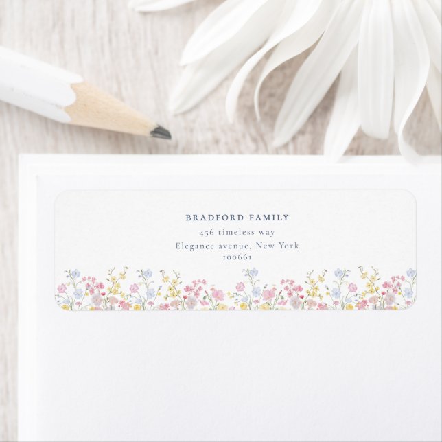 Staubblaue Skript-Boho-Wildblumen-Hochzeit  (Insitu)