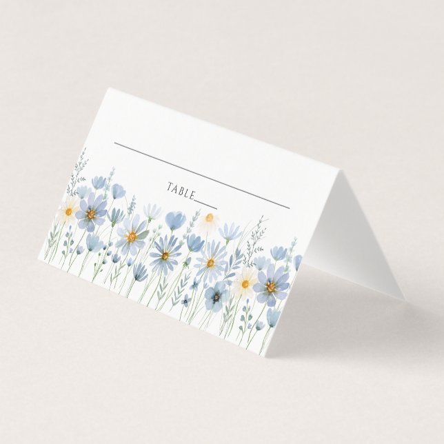 Staubblaue Wildblumen-Hochzeitsplatzkarte (Vorderseite)