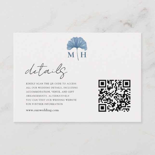 Staubblauer QR-Code-Monogramm-Hochzeitsdetails Begleitkarte (Vorderseite)