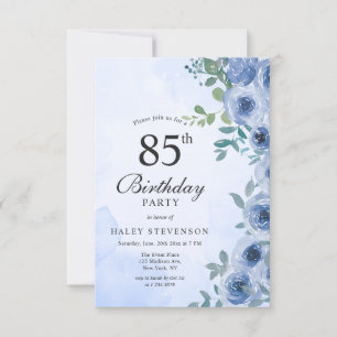 Staubblaues Aquarell Blumiges Chic 85. Geburtstag Einladung