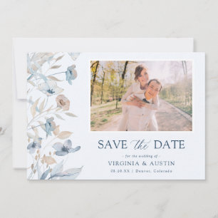 Staubblaues Blumenfoto Save The Date
