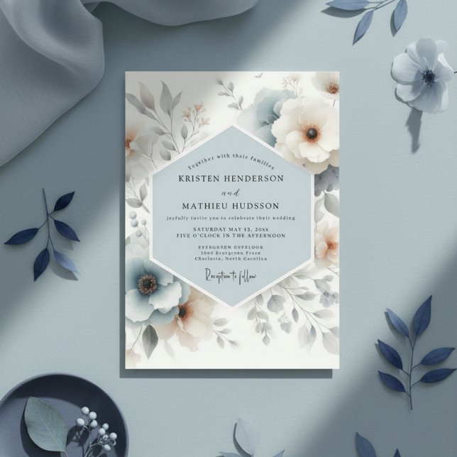 Staubblaues Blumengeflüster Hochzeit Einladung (Von Creator hochgeladen)