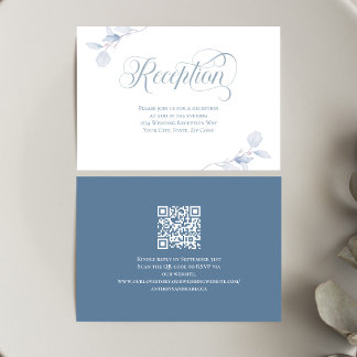 Staubblaues Blumenhochzeitsempfang mit QR-Code RSVP Karte