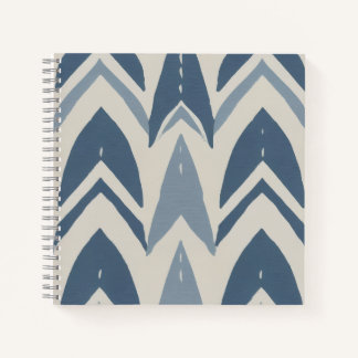 Staubblaues Küstenbatik-Parang-Chevron-Geometrisch Notizbuch