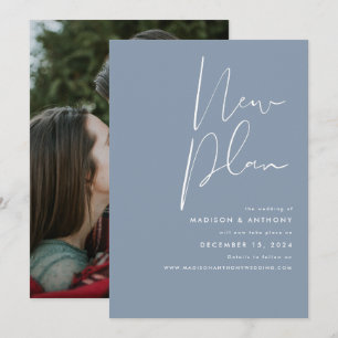 Staubblaues minimalistisches Foto neues Hochzeitsd Ankündigung