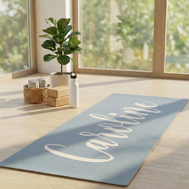 Staubblaues minimalistisches Kalligrafie-Personali Yogamatte (Von Creator hochgeladen)