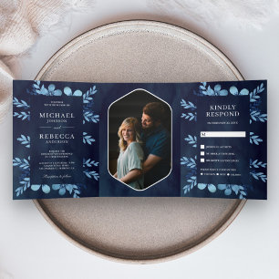 Staubblaues Wasserfarben-Blumenfoto-Navy-Hochzeit Dreifach Gefaltete Einladung