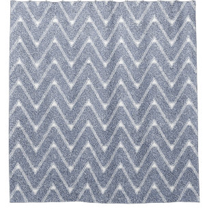 Staubiges Denim Blau Chevron Muster Duschvorhang