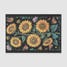 Staubiges Lila, hohe Sonnenblumen und Monarchfalte
