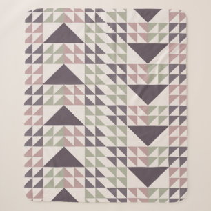 Staubrosafarbenes geometrisches Quiltmuster Sherpadecke