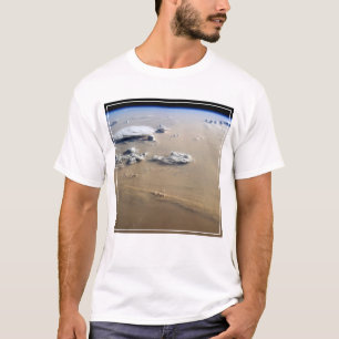 Staubsturm über die Sandmeere der Wüste Sahara. T-Shirt