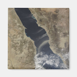 Staubwolken blasen vor der Küste Saudi-Arabiens Magnet