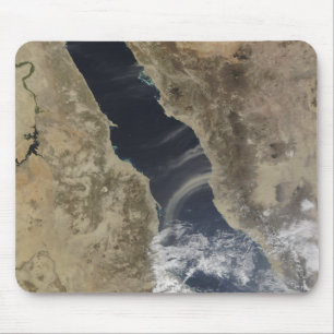 Staubwolken blasen vor der Küste Saudi-Arabiens Mousepad
