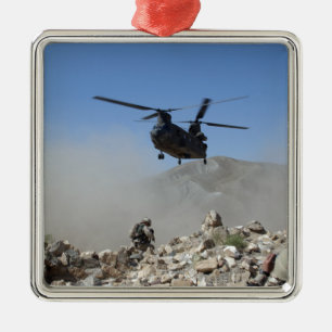 Staubwolken, die durch die Rotorabwaschanlage ange Silbernes Ornament