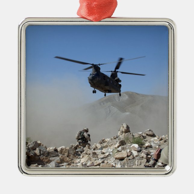 Staubwolken, die durch die Rotorabwaschanlage ange Silbernes Ornament (Vorne)