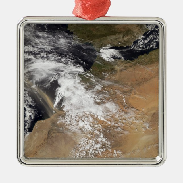 Staubwolken vor der marokkanischen Küste Ornament Aus Metall (Vorne)