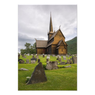 Stave Kirche mit Friedhof in Norwegen Fotodruck