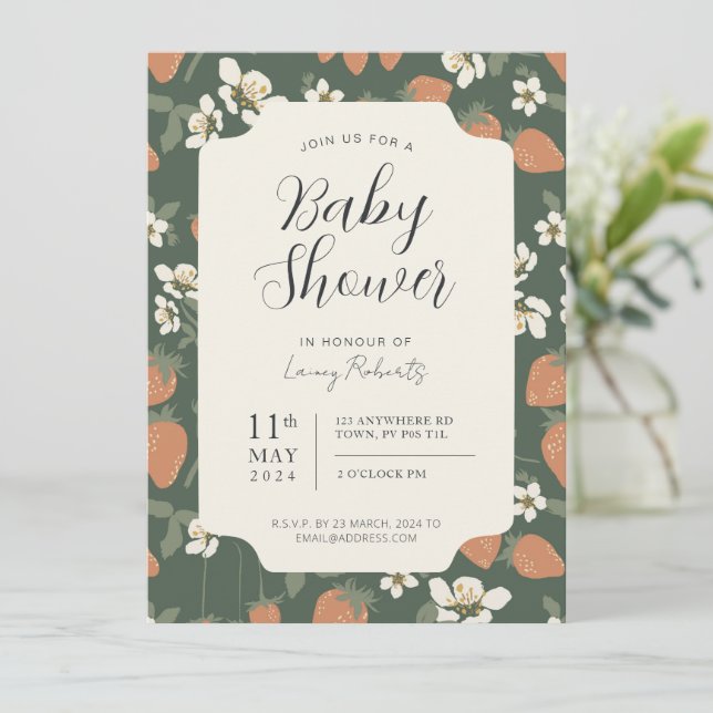 Stawberry Floral Baby Shower Einladung (Stehend Vorderseite)