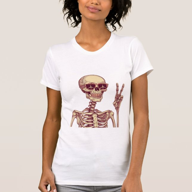 Stay Chill – Retro Skeleton Peace Sign Halloween  T-Shirt (Vorderseite)