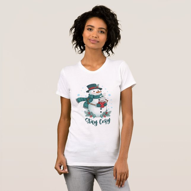 Stay Cozy Winter Snowman With Hot Cocoa T-Shirt (Vorne ganz)