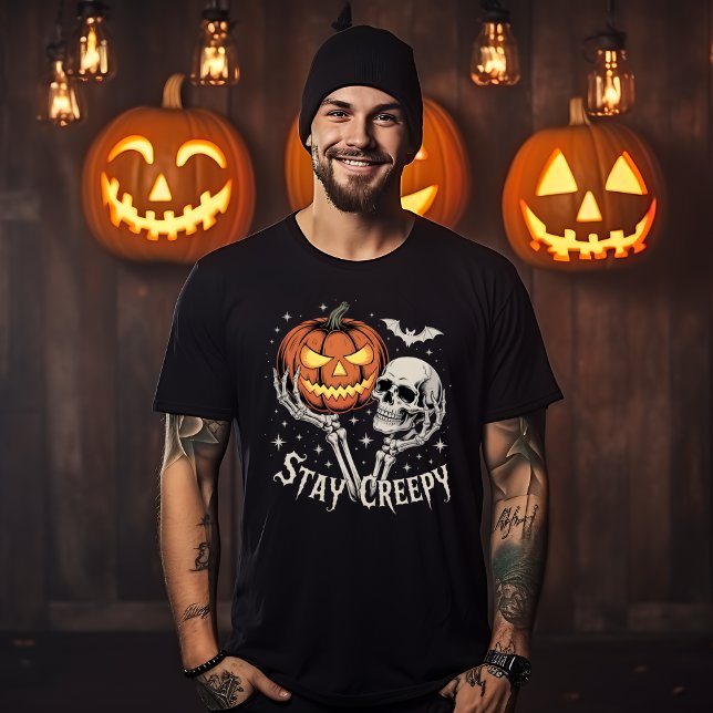 Stay Creepy Skeleton Hands Holding Pumpkin & Skull T-Shirt (Von Creator hochgeladen)