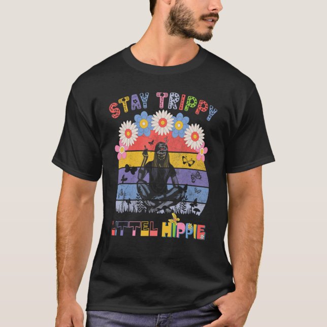 Stay Trippy Little Hippie Mushroom Farmer T-Shirt (Vorderseite)